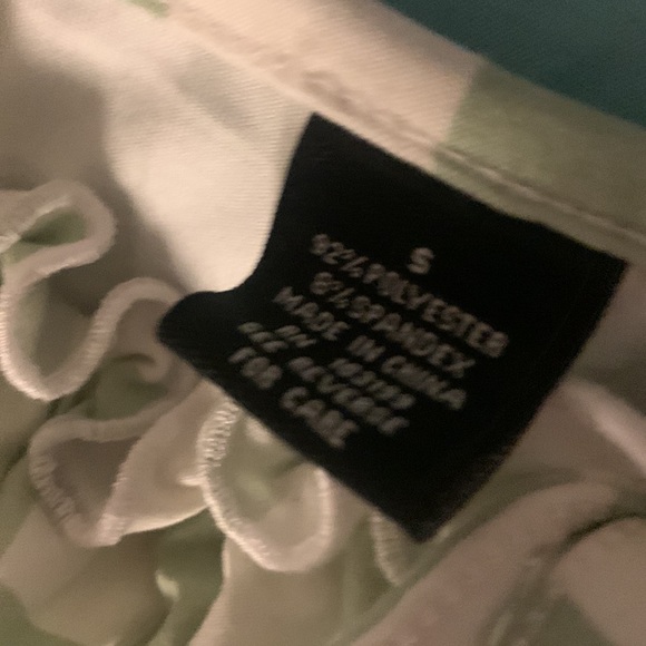 im selling a dress that could be put on anywhere you go(never wore it) - Picture 2 of 2